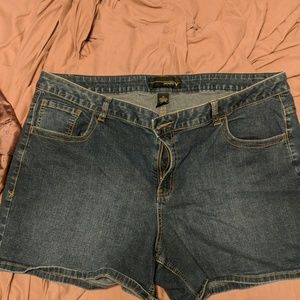 Basic jean shorts